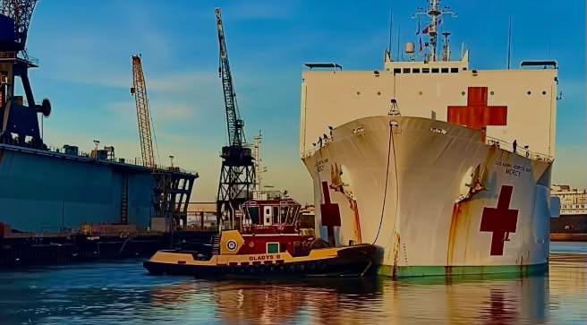 Госпитальное судно Mercy покинуло Мобил