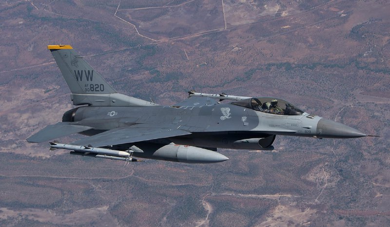 Переброска истребителей F-16 США в Индийский океан