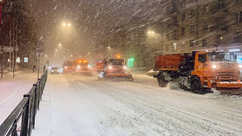 В Петербурге дорожные службы работают в усиленном режиме из-за непогоды