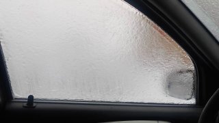 Лед и снег на автомобилях в Петербурге