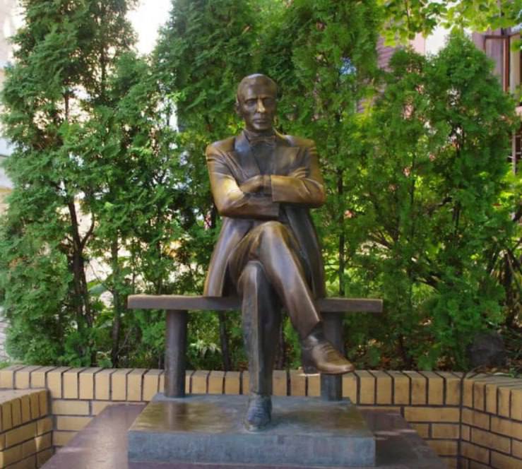 В Киеве уволили экскурсовода за рассказы о Булгакове