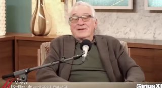 Роберт Де Ниро расплакался, говоря о Трампе