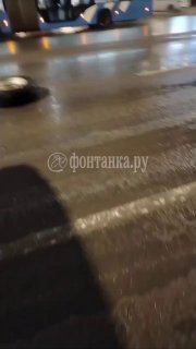 Колесо сорвало с автобуса в Петербурге