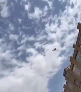 Кадры иранских самолетов над Тегераном