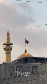 Черный флаг траура над мечетью Имама Резы