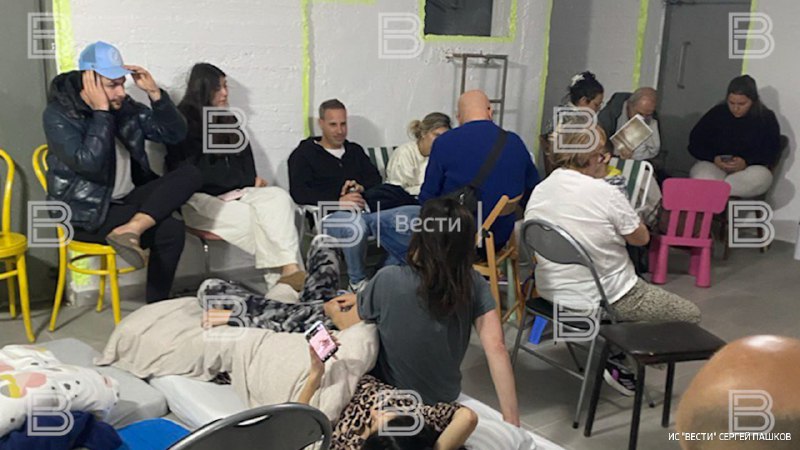 Жители Тель-Авива прячутся в бомбоубежищах