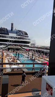 Лайнер в Дубае: отдых на фоне прилетов