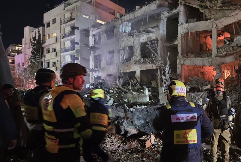 Иранский ракетный удар привел к повреждениям в Тель-Авиве