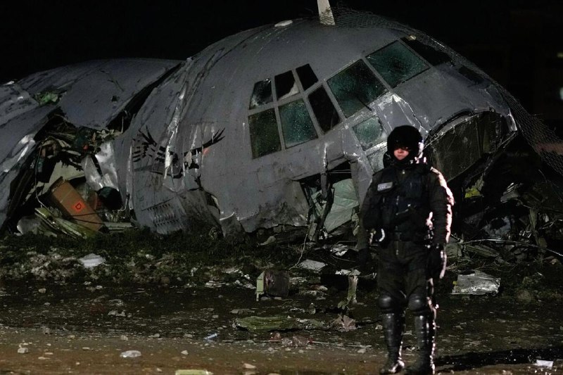 В Боливии приступили к расшифровке "черного ящика" разбившегося самолета