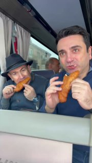 Премьер Армении стал мемом, поедая пирожки