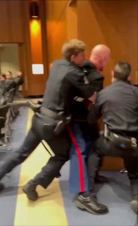 Протест против военной операции в Иране