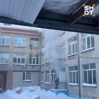 Пожар в школе в Тюмени