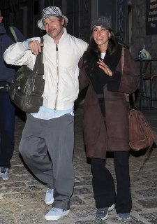 Брэд Питт и Инес де Рамон замечены на прогулке в Греции