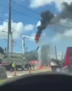 Рабочий упал с горящего крана в Луизиане