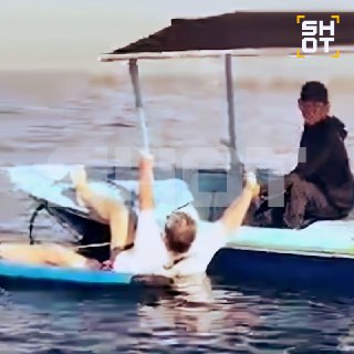 Россиянин выжил после 20 часов в океане у Бали