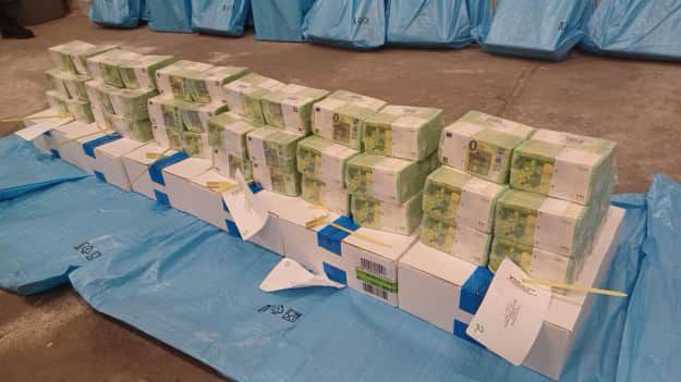 В украинских банках ожидается дефицит валюты из-за задержания инкассаторов в Венгрии