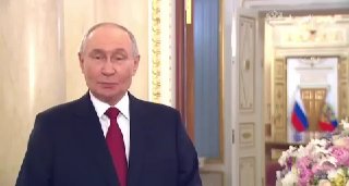 Путин попросил перезаписать поздравление с 8 Марта после кашля