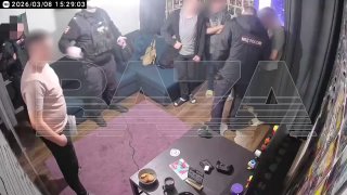 Полицейский поиграл в VR во время задержания в Петербурге