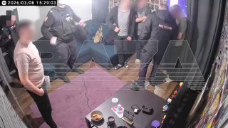 Полицейский поиграл в VR во время задержания уклониста в Питере