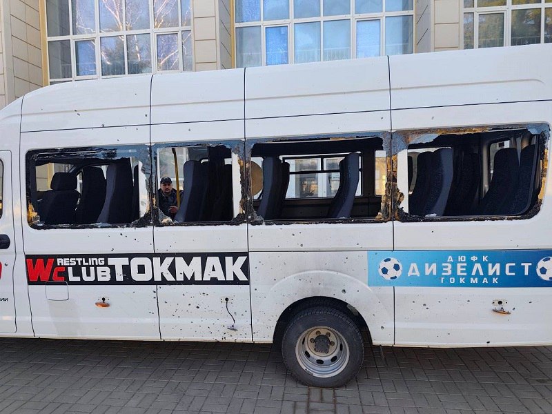 Удар ВСУ по заправке в Токмаке: пострадали ученики спортшколы и тренер