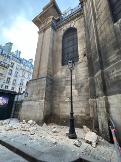 Обрушение карниза в Париже: никто не пострадал