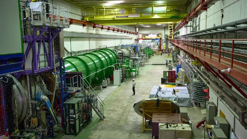 В ЦЕРН зафиксировали редчайший распад частиц