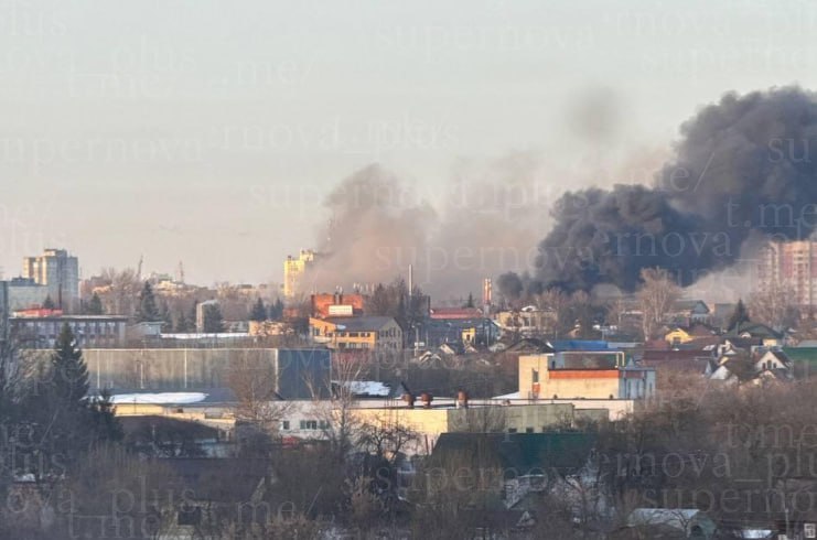 Ракетный удар по Брянску: кадры пожара