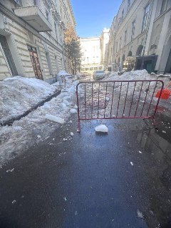 Сотрудница ВШЭ погибла после падения льда с крыши в Москве