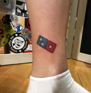 Суд отказал москвичу в пожизненной бесплатной пицце за татуировку