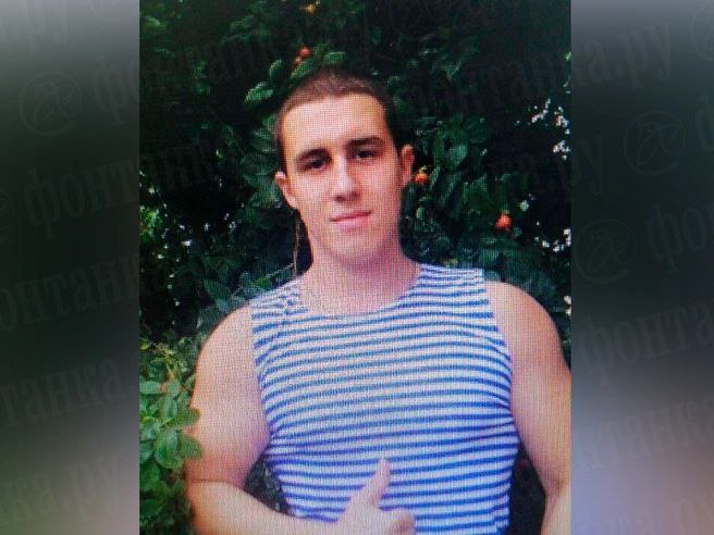 Парень изранил полицейского ножом в служебной машине в Петербурге