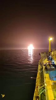 Два танкера загорелись в порту Басра после нападения