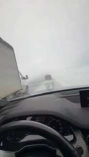 Метель сдула машину с трассы в Башкирии