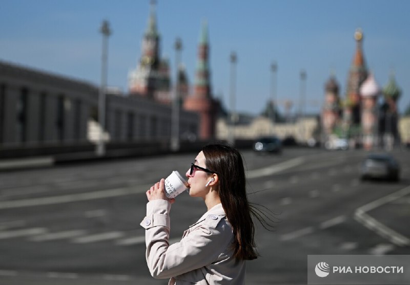 Врачи предупредили о риске тугоухости от прослушивания музыки в одном наушнике