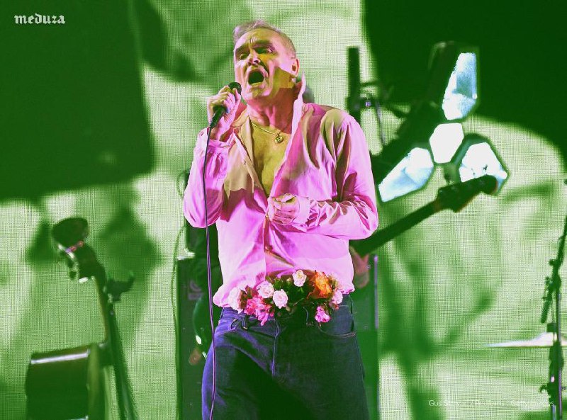 Моррисси отменил концерт из-за недосыпа