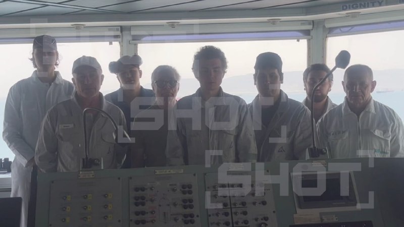 Российские моряки полгода сидят без еды и света на арестованном в Египте танкере