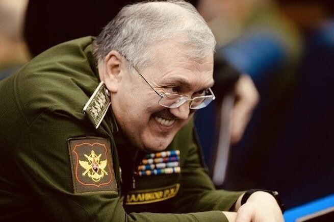 Экс-замминистра обороны Цаликов обвинен в получении взяток и создании преступного сообщества