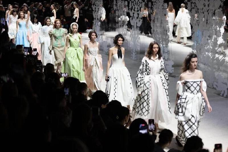 В Москве проходит шестая Неделя моды с показами и фестивалем кино