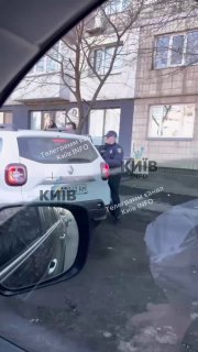 В Киеве полиция применила баллончики к неагрессивному мужчине