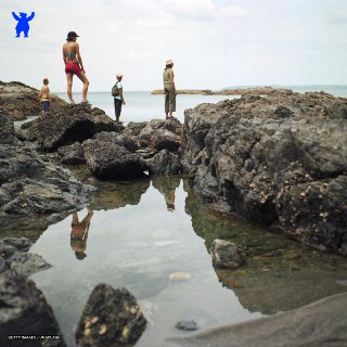 Россияне стали на 45% чаще путешествовать компаниями от трёх человек