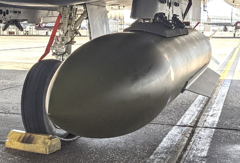 США заявили о первом боевом применении новой авиабомбы GBU-72