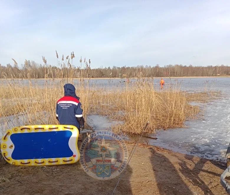 Два человека погибли под льдом на озере Комсомольское