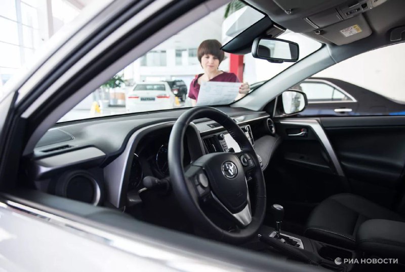 Объем выдачи автокредитов в России вырос на четверть в феврале