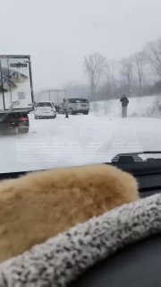 25 машин столкнулись в массовом ДТП на обледеневшей трассе под Уссурийском