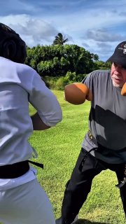 Чак Норрис показал тренировку по боксу и заявил о прогрессе вместо старения