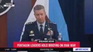 Глава Пентагона: Иран тратит на оружие вместо жизни народа