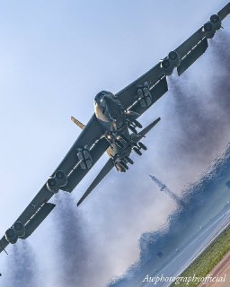 Стратегический бомбардировщик B-52H ВВС США с ракетами JASSM-ER взлетел с базы в Британии