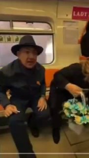 Пашинян поссорился с пассажиркой в метро из-за обвинений в сдаче Карабаха