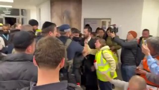 Жительница Арада напала на министра нацбезопасности Израиля после ракетного удара