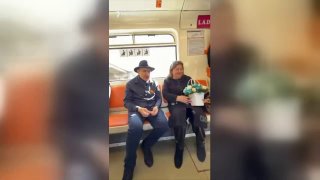 Пашиняна обвинили в распространении значков с картой Армении без Карабаха