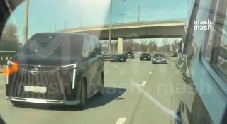 Барин кататься изволят-с: в Москве засняли роскошный кортеж с Lamborghini